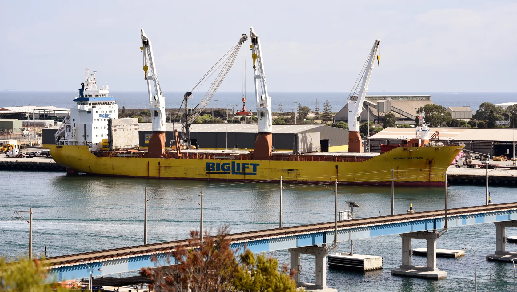 Industry photograph of the heavy-lift vessel Happy Diamond at port with onboard cranes.